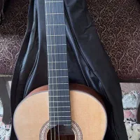 گیتار کلاسیک با پیک آپ(با قابلیت الکتریک) کاملا نو