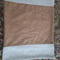 رو بالشتی جنس مخمل رو مبلی