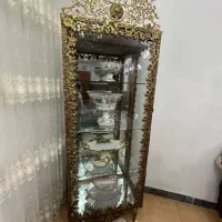 ویترین طلایی جنس برنز هالوژن دار