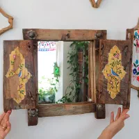 پنجره کوچک قدیمی