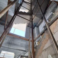 نیاز به گچ کار راه پله ۵ طبقه و ۳ بالکون