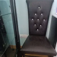 میز ناهارخوری و سه عدد صندلی