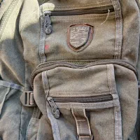 تعدادی کیف مدرسه‌|کیف، کفش، کمربند|زاهدان, |دیوار