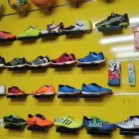 کفش فوتبال مناسب سالن واستوک چمنی