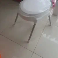 یک عدد توالت فرنگی فقط یک بار استفاده شده