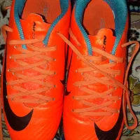 کفش چمن|کیف، کفش، کمربند|سرباز, |دیوار