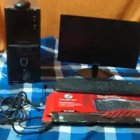 کامپیوتر و بلندگو و میز کامپیوتر|رایانه رومیزی|کرج, کلاک نو|دیوار