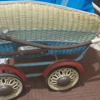 کالسکه بچه بسیار قدیمی