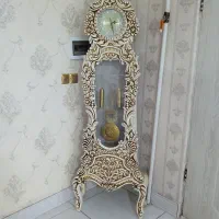 ساعت ایستاده و میز تلویزیون