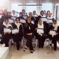 آموزش کاشت ناخن به صورت (رایگان ) هدیه بگیرید