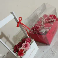 فروش انواع گیفت شمعی و باکس گل شمعی