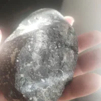 سنگ با جذب آهنربا  و مشکوک به شهاب