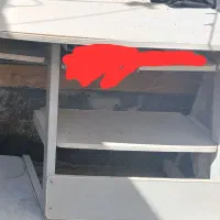 میز کامپیوتر سالم و تمیز