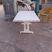میز پلاستیکی
