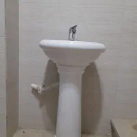 روشویی با شیر آب