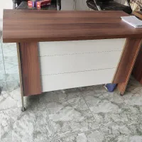 ۱۶ تا صندلی انتظار و ۶ تا میز