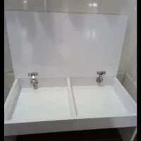 میز تحریر و مطالعه نشسته نونو