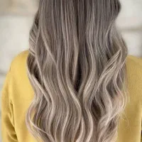 فرصت  اجاره تخت مژه + میز ناخن  /صندلی بافت /اصلاح