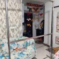 رگال لباس و چوب لباسی ایستاده