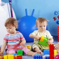 نگهداری کودک ساعتی روزانه و ماهانه