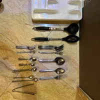 تعدادی قاشق و چنگال