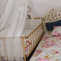 تخت نوزادی کنار مادر