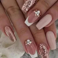 کاشت ناخن و مژه