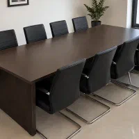 میز چوبی کنفرانس ۸ نفره، سالم و تمیز