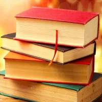 صحافی قرآن و کتاب‌های قدیمی