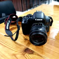 Canon EOS 850D + لنز 18-55 کمکارکرد در حد آکبند|دوربین عکاسی و فیلمبرداری|خرمآباد, |دیوار