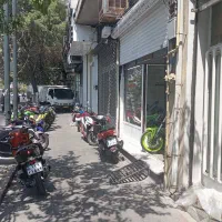 مغازه 70 متری بر خیابان با بالکن موقعیت تجاری عالی
