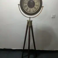 ساعت ایستاده و میل بارفیکس