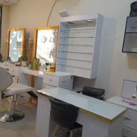 همکار ناخنکار با مشتری پردیس فاز ۱۱