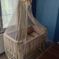 تخت کنار مادر چوبی گهواره ای