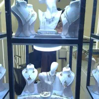 فروش مانکن طلا فروشی ۵۰ درصد تخفیف