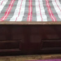 تخت دو نفره چوبی با 2 عدد پاتختی|تخت و سرویس خواب|اصفهان, ملک|دیوار