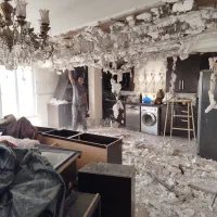 بازسازی و تخریب وشیب بندی پشت بام سرویسهای