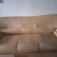 مبل چرمی کرم