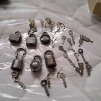 * ۲۴ عدد کلید و قفل کلکسیونی  عتیقه‌ خارجی *