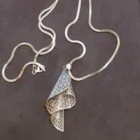 پلاک و زنجیر