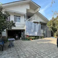 ویلا ی شهری بَر آسفالت