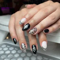 ارایه خدمات ناخن با بیش از ۱۳ سال سابقه کار در کیش
