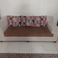 مبل راحتی ۶ نفر بامیز چلو مبلی و ۲تا فرش لاکی