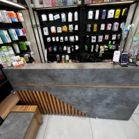 دکور‌ مغازه چوب با نور پردازی