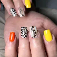 انواع خدمات ناخن فقط ۳۵۰