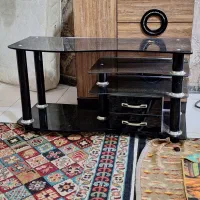 زیر تلوزیون و کمدداور ایینه دار