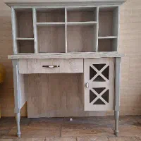 میز تحریر و کتابخونه