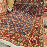 قالیچه دستباف زمینه آبی رنگ ورامین