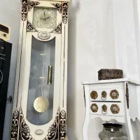 ساعت قدی و میز تلفن