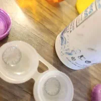 لنز چشم آبی